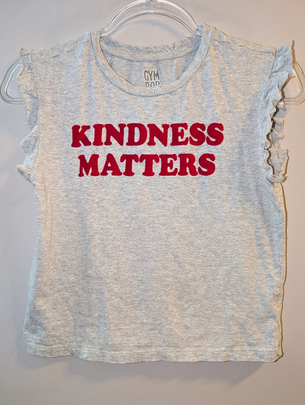 ❤️ Gymboree Girl Light Gray Ruffled Sleeveless Tee - Red "Kindness Matters" Text